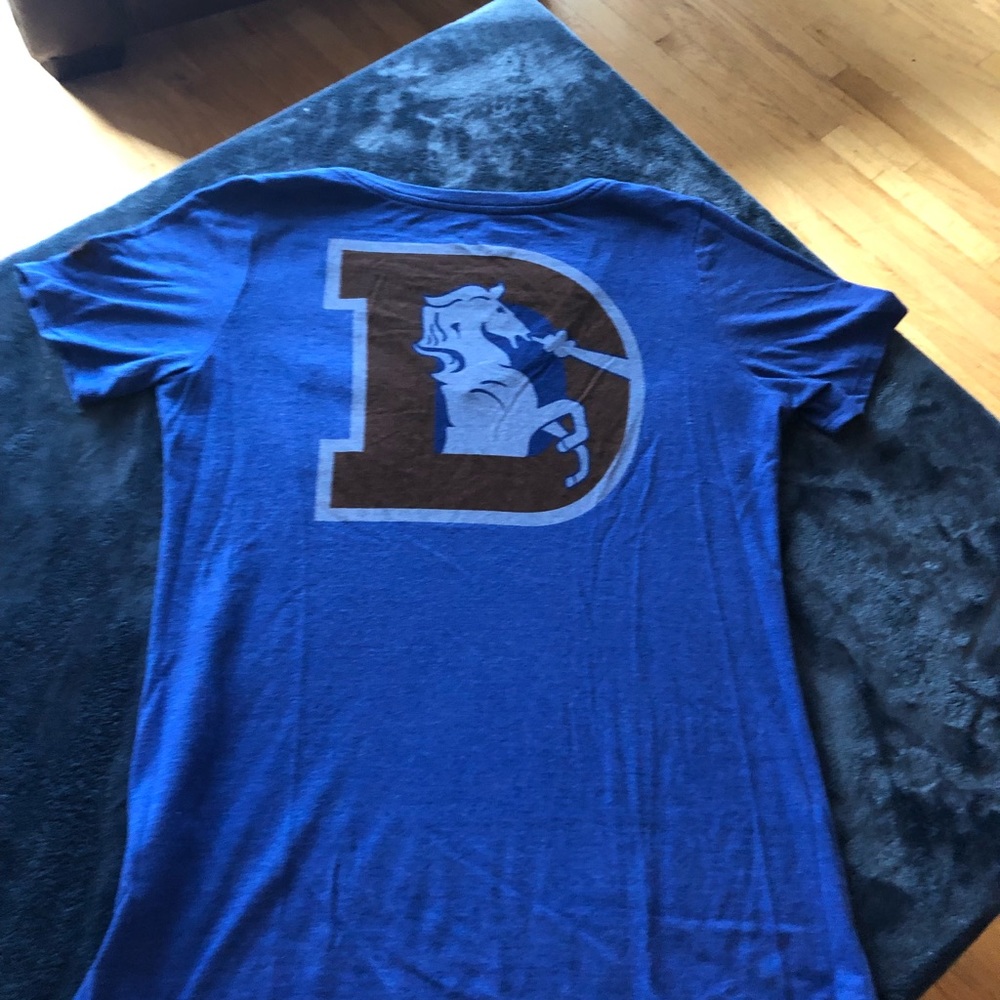 Denver Broncos v neck